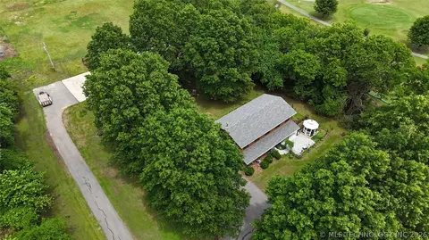 2210 W Golf Course Rd, Tahlequah, OK 74464