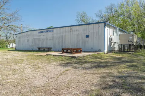 View/Area - 709 E 4th St, Skiatook, OK 74070 photo 2 of 6