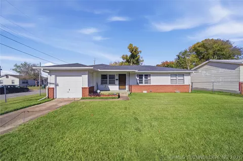 1607 A And M Dr, Okmulgee, OK 74447