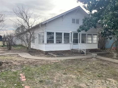 1002 E Thompson Ave, Sapulpa, OK 74066