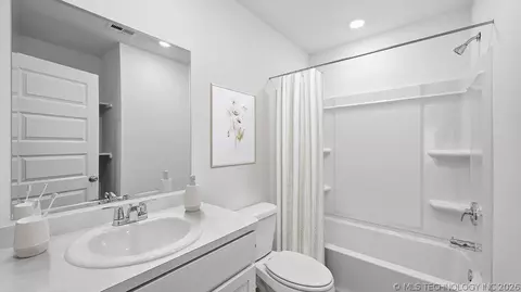 Bath - 1620 E Gary St, Broken Arrow, OK 74012 photo 2 of 2