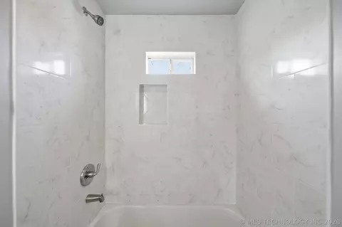 Bath - 5335 E 4th Ter S, Tulsa, OK 74112 photo 4 of 4