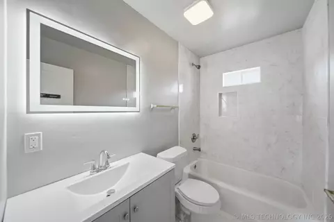 Bath - 5335 E 4th Ter S, Tulsa, OK 74112 photo 3 of 4
