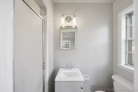 Bath - 5335 E 4th Ter S, Tulsa, OK 74112 photo 1 of 4