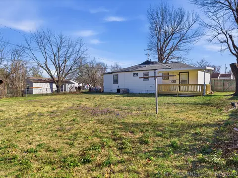 Exterior - 5335 E 4th Ter S, Tulsa, OK 74112 photo 7 of 8
