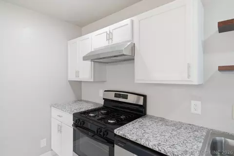 Kitchen - 5335 E 4th Ter S, Tulsa, OK 74112 photo 2 of 2
