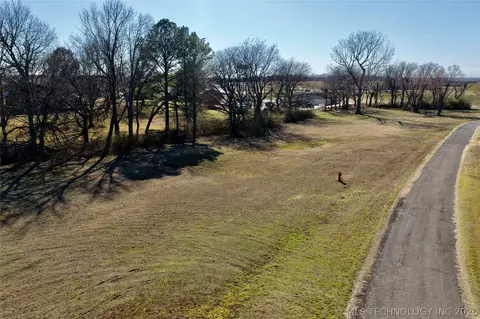 View/Area - 1002 W Knisley Ave, Checotah, OK 74426 photo 2 of 9