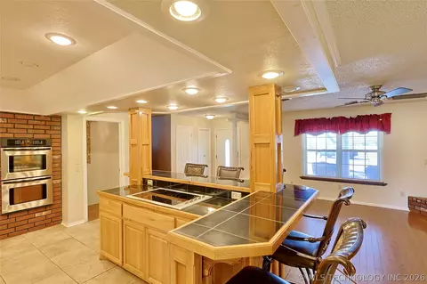 Kitchen - 1002 W Knisley Ave, Checotah, OK 74426 photo 5 of 10