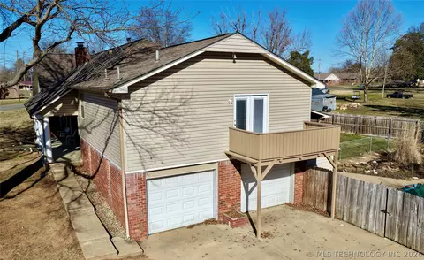 Exterior - 1002 W Knisley Ave, Checotah, OK 74426 photo 6 of 11