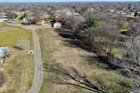 View/Area - 1002 W Knisley Ave, Checotah, OK 74426 photo 3 of 9