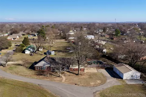 View/Area - 1002 W Knisley Ave, Checotah, OK 74426 photo 5 of 9