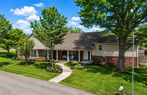 1002 W Knisley Ave, Checotah, OK 74426
