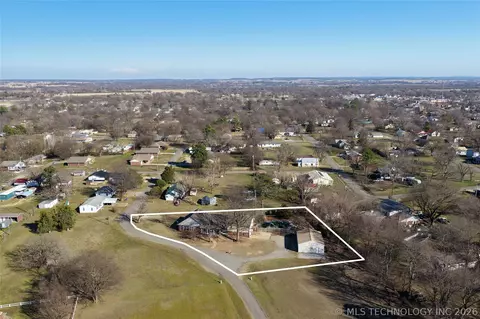 View/Area - 1002 W Knisley Ave, Checotah, OK 74426 photo 4 of 9