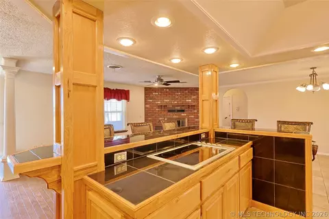 Kitchen - 1002 W Knisley Ave, Checotah, OK 74426 photo 4 of 10