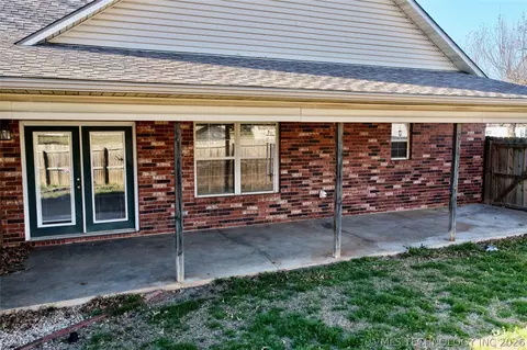 Exterior - 1002 W Knisley Ave, Checotah, OK 74426 photo 8 of 11