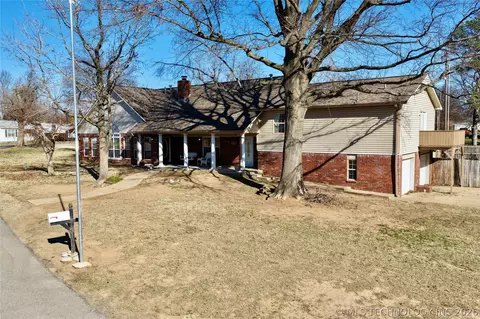 Exterior - 1002 W Knisley Ave, Checotah, OK 74426 photo 5 of 11