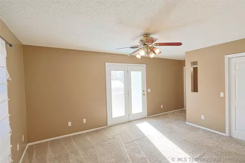 Living - 1002 W Knisley Ave, Checotah, OK 74426 photo 8 of 8