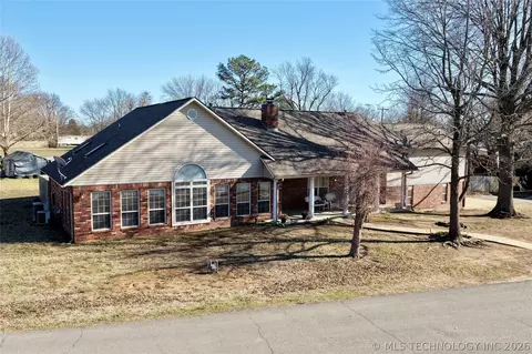 Exterior - 1002 W Knisley Ave, Checotah, OK 74426 photo 3 of 11