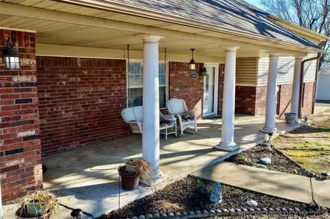 Exterior - 1002 W Knisley Ave, Checotah, OK 74426 photo 4 of 11