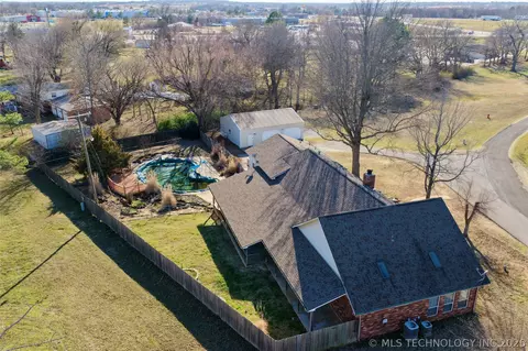 1002 W Knisley Ave, Checotah, OK 74426
