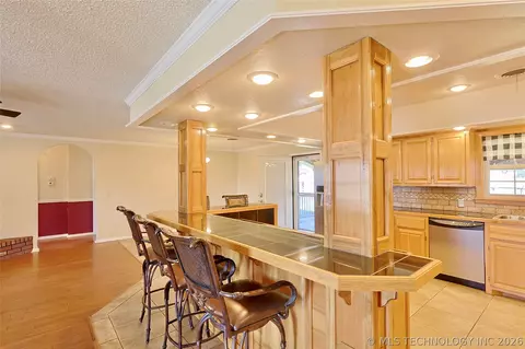 Kitchen - 1002 W Knisley Ave, Checotah, OK 74426 photo 2 of 10