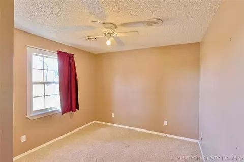 Bedroom - 1002 W Knisley Ave, Checotah, OK 74426 photo 4 of 4