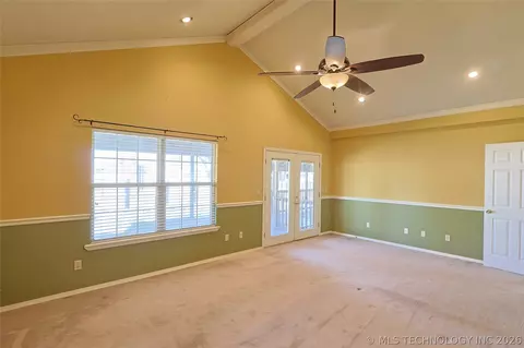 Living - 1002 W Knisley Ave, Checotah, OK 74426 photo 3 of 8