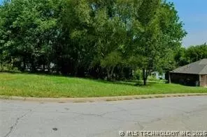 1749 W Pine Pl, Tulsa, OK 74127