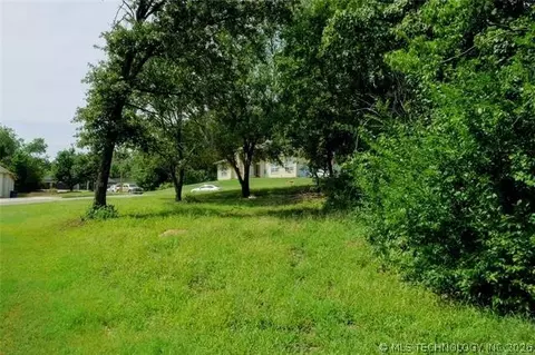 1749 W Pine Pl, Tulsa, OK 74127