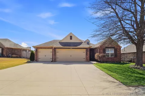1218 E 133rd Pl, Glenpool, OK 74033