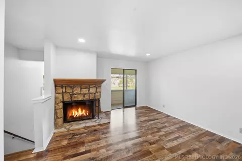 Living - 6364 S 80th East Avenue G, Tulsa, OK 74133 photo 5 of 5