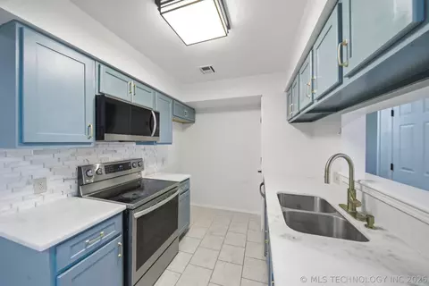 Kitchen - 6364 S 80th East Avenue G, Tulsa, OK 74133 photo 5 of 6