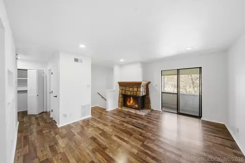 Living - 6364 S 80th East Avenue G, Tulsa, OK 74133 photo 2 of 5