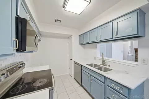 Kitchen - 6364 S 80th East Avenue G, Tulsa, OK 74133 photo 2 of 6