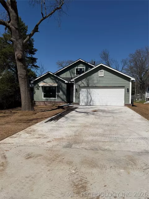 309 W Pecan St, Coweta, OK 74429