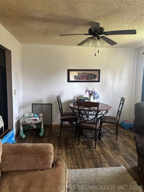 Dining - 430914 E 1058 Rd, Warner, OK 74469 photo 2 of 2