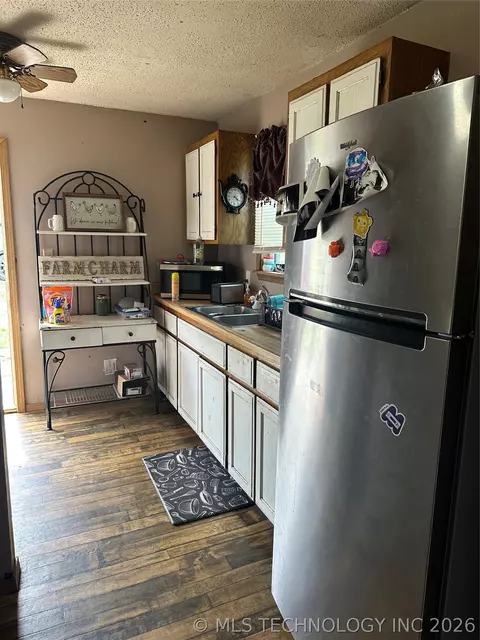 Kitchen - 430914 E 1058 Rd, Warner, OK 74469 photo 2 of 2
