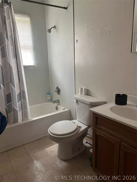 Bath - 430914 E 1058 Rd, Warner, OK 74469 photo 1 of 1