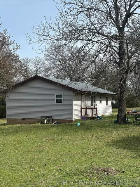 Exterior - 430914 E 1058 Rd, Warner, OK 74469 photo 2 of 5
