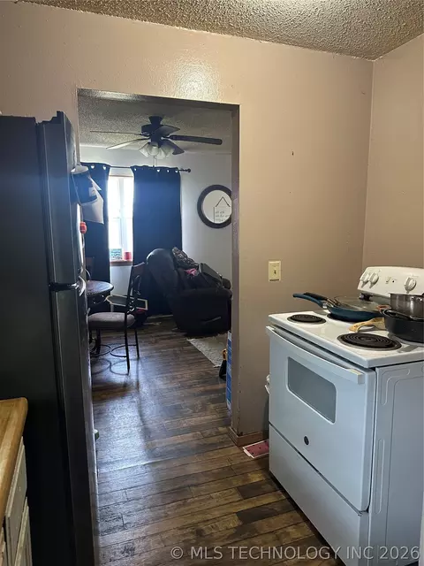 Kitchen - 430914 E 1058 Rd, Warner, OK 74469 photo 1 of 2