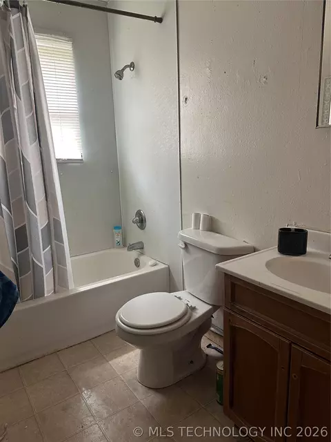 Bath - 430914 E 1058 Rd, Warner, OK 74469 photo 1 of 1