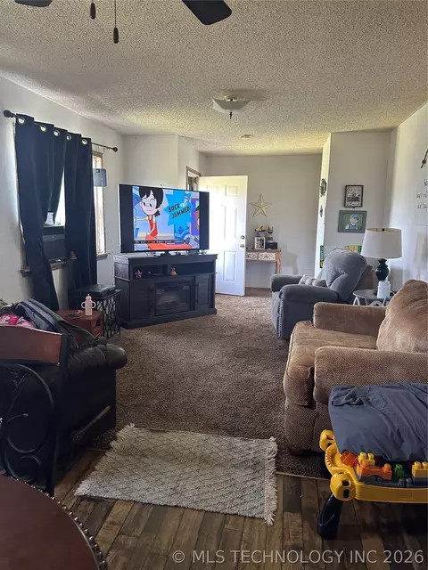 Living - 430914 E 1058 Rd, Warner, OK 74469 photo 1 of 1