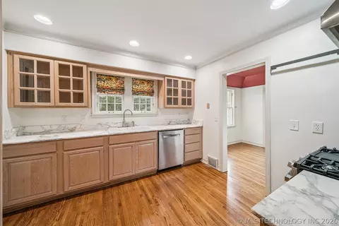 Kitchen - 2429 E 22nd Pl, Tulsa, OK 74114 photo 2 of 3