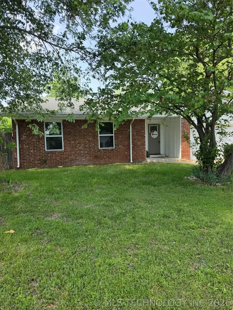 1922 S Muskogee St, Sapulpa, OK 74066