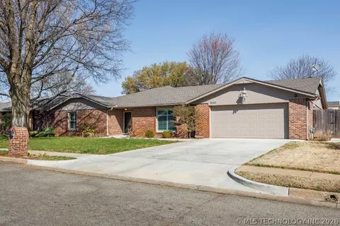 6008 Martin Pl, Bartlesville, OK 74006