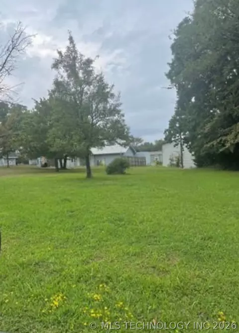 230 E Seminole Dr, Eufaula, OK 74432