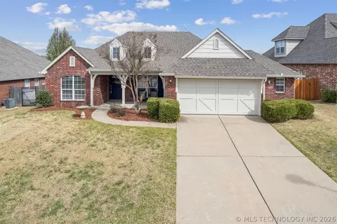 7316 E Knoxville St, Broken Arrow, OK 74014