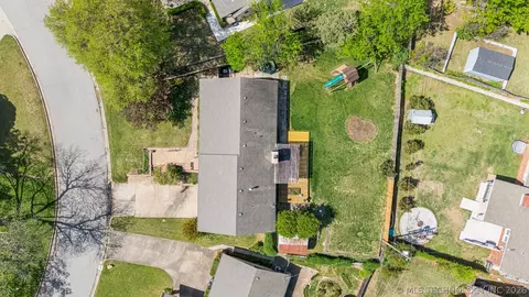 View/Area - 3803 E 60th St, Tulsa, OK 74135 photo 2 of 3