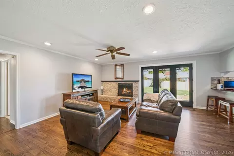 Living - 3803 E 60th St, Tulsa, OK 74135 photo 2 of 3