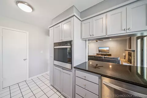 Kitchen - 3803 E 60th St, Tulsa, OK 74135 photo 4 of 4